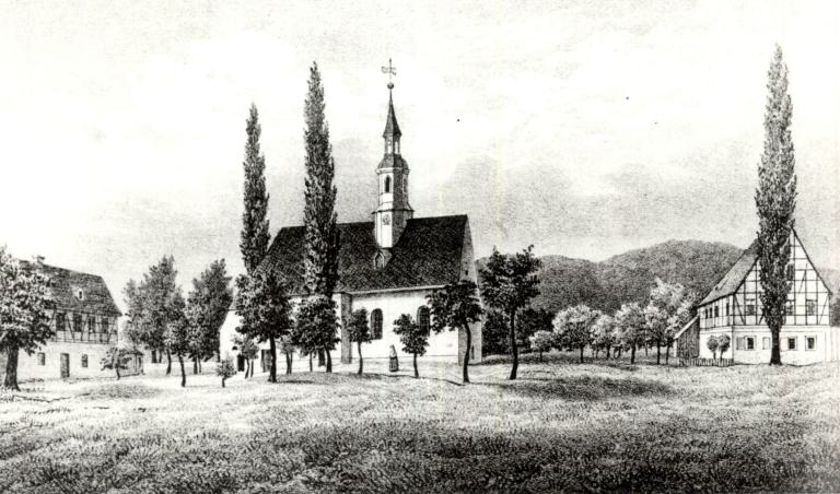 Rödlitzer Kirche mit Streuschuppen